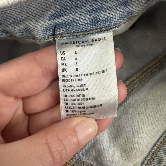 American Eagle Mom Shorts Women’s Size 4 Relaxed Fit Light Wash Destroyed Denim - Picture 5 of 8